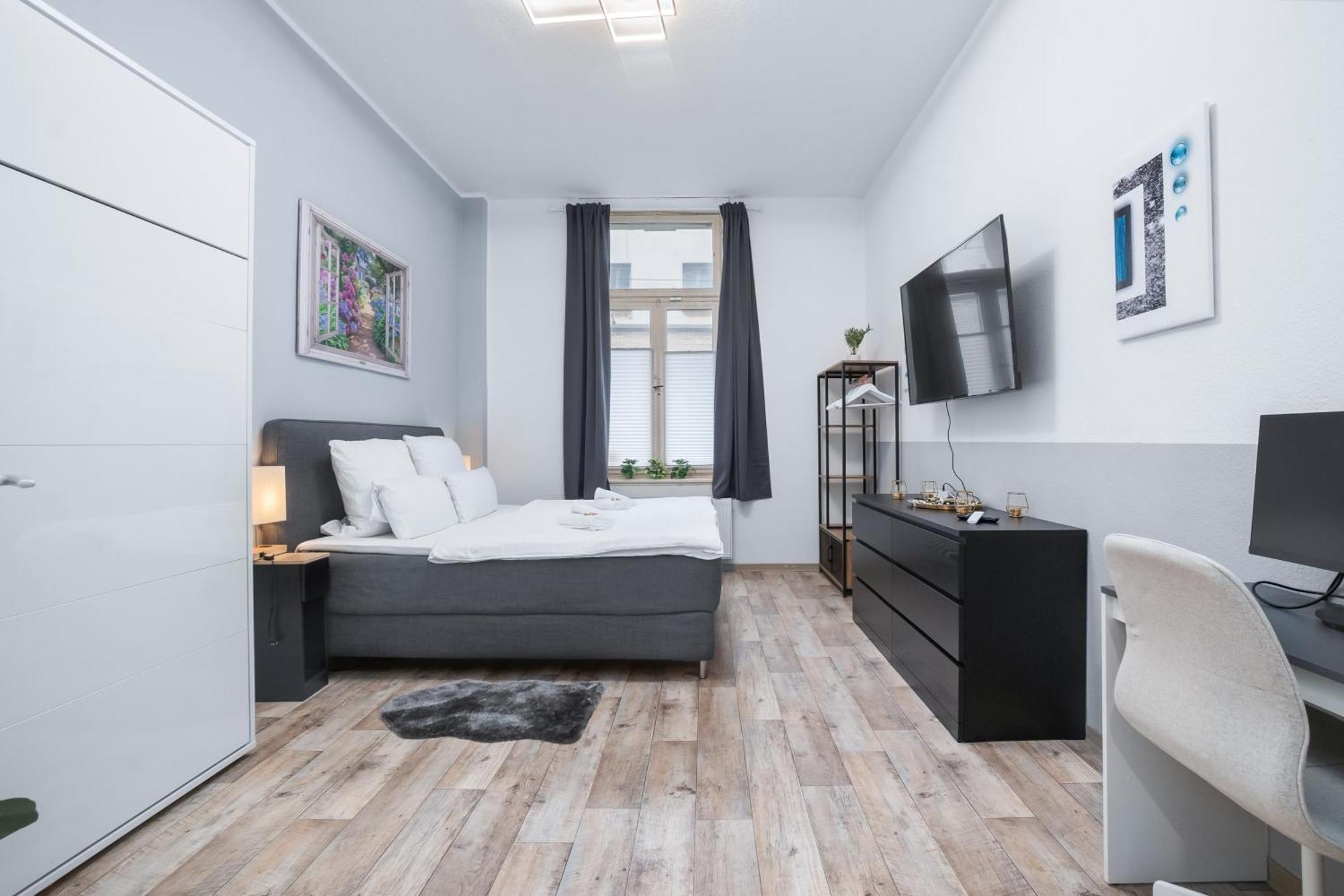 Tolles Design, Hochwertig, Vollausstattung, 3 Zimmer, Grosses Bad & Gaeste-Wc, Grosse Kueche, 3 X Smart Tv, 11 Min Zum Hbf דיסבורג מראה חיצוני תמונה